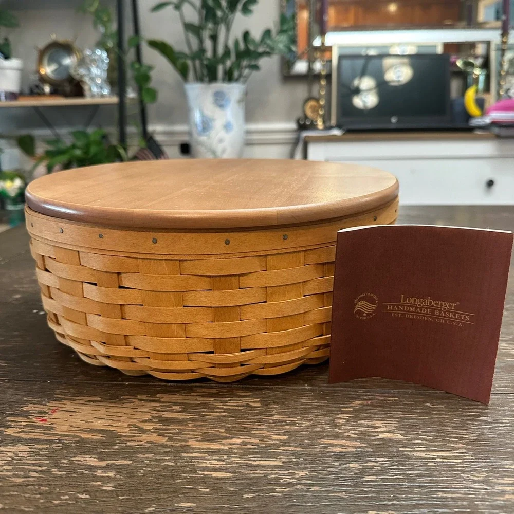 Longaberger Large 11 inch Round Basket With Solid Lid 2008